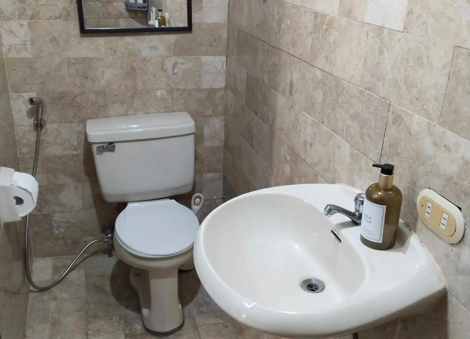 Big 1 Bedroom Condo Beside De La Salle Taft Manilla 0*,  Filippijnen
