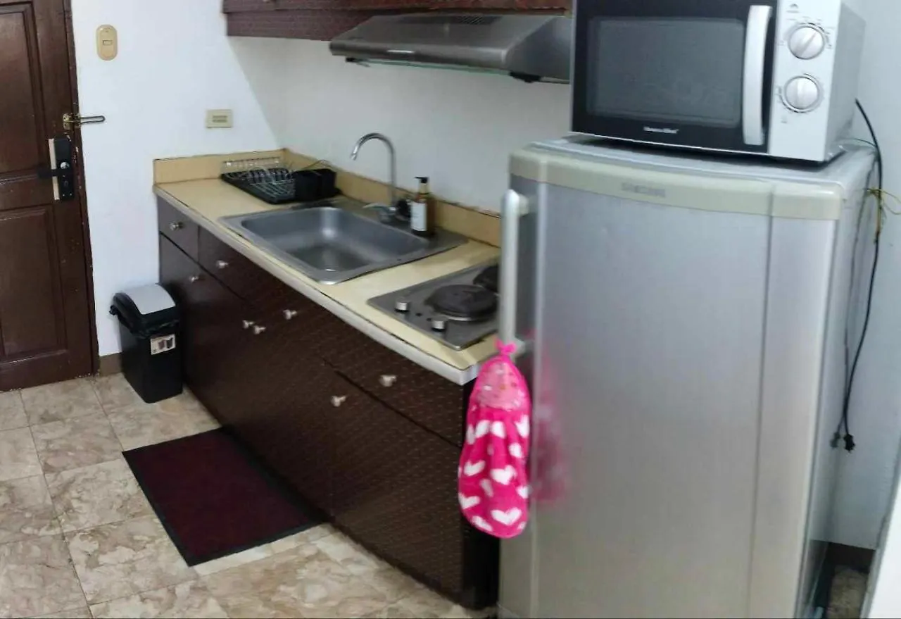 Big 1 Bedroom Condo Beside De La Salle Taft Manila Filipinas